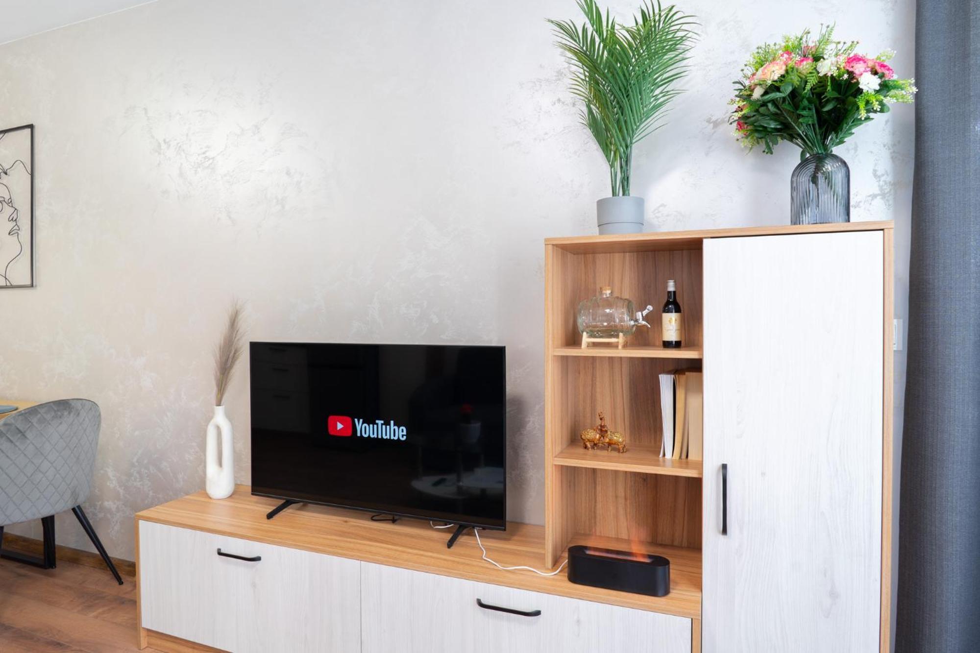 New Modern & Cozy Apartment With Free Private Parking And Ev Charging Station Varna Exterior photo