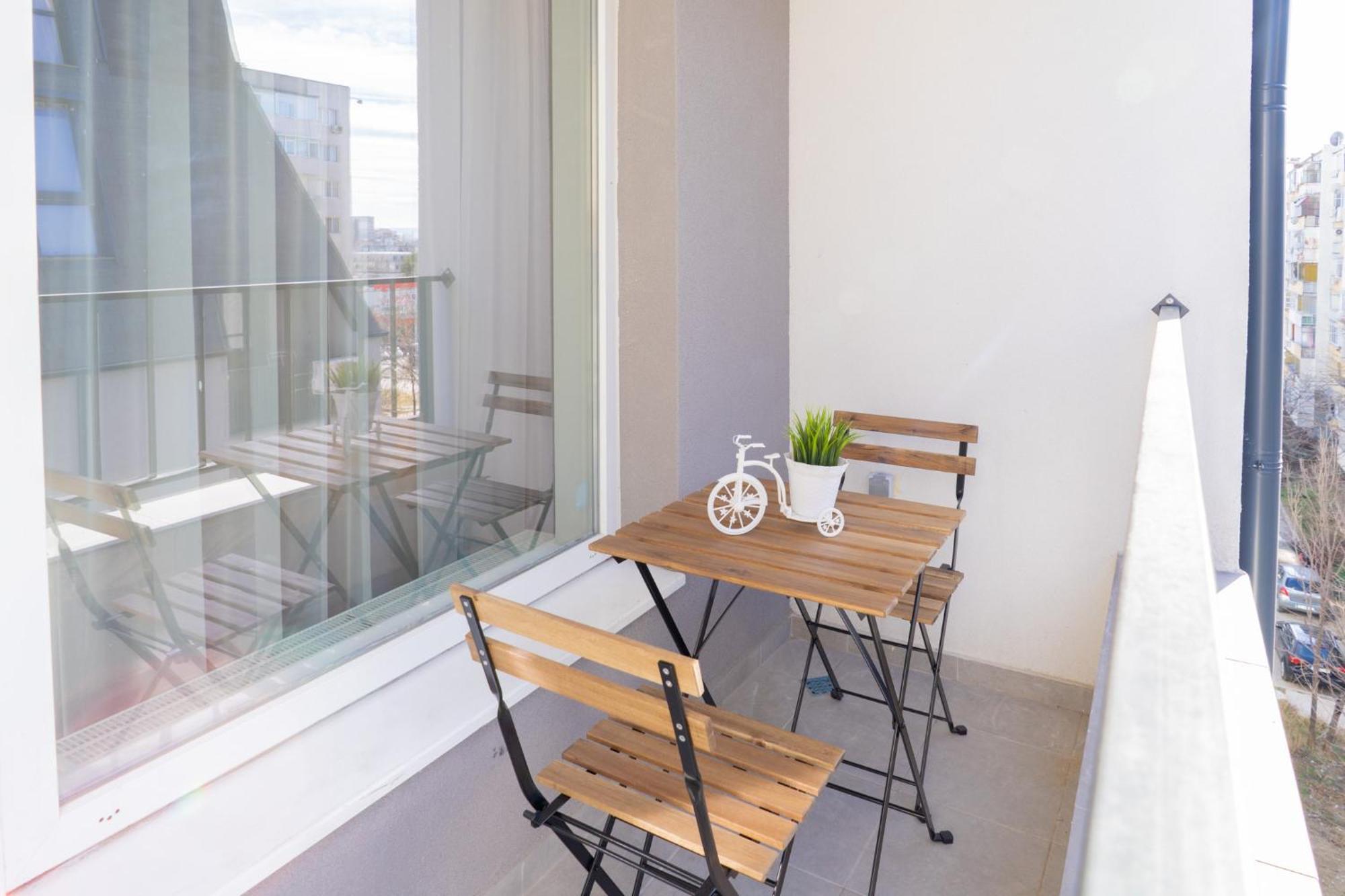 New Modern & Cozy Apartment With Free Private Parking And Ev Charging Station Varna Exterior photo